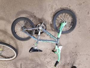 lot 780 image: Next Flare Boys 15 Single-speed BMX Bike with 12 GreenGray Frame