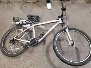 lot 794 image: Vita Specialized Mens 26 Trail Bike with 20 Silver Frame