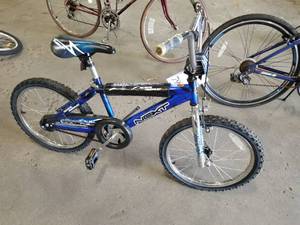 lot 799 image: Next Wipe Out Aerial Assault Boys 19 Single-speed Trail Bike with 13 Blue Frame