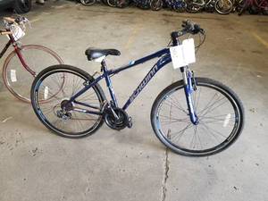 lot 802 image: Schwinn Trailway Mens 27 Trail Bike with 17 Blue Frame