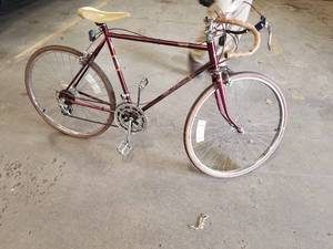lot 801 image: Mens 26 10-speed Road Bike with 22 Red Frame