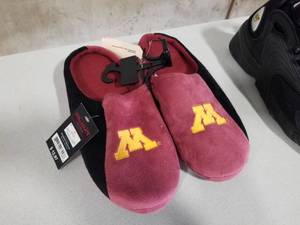 lot 316 image: Collegiate Footwear Minnesota Gophers Clog Size M (9-10) Red