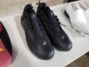 lot 317 image: Nike Mens Shoes Size 11.5 Black
