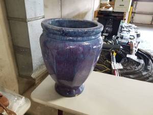 lot 320 image: Ceramic Planter Pot Blue 13Dx18H