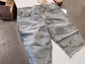 lot 334 image: True Religion Ricky Cut-Off Shorts Size 34