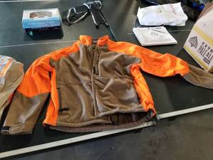 lot 331 image: Cabellas Jacket Large TanOrange
