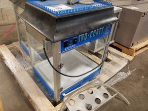 lot 339 image: Paragon International Snow Cone Machine SNO-CONE