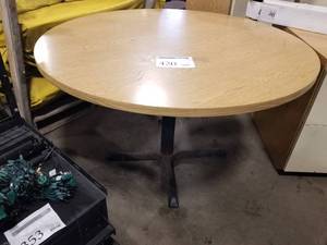 lot 420 image: Pedestal Office Table 4Dx30H