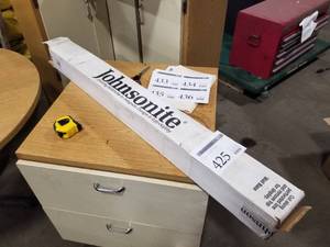 lot 425 image: Lot of (1 Box) Johnsonite Vinyl Toe Wall Base  18 Zephyer