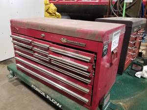 lot 375 image: SK Professional Tools Metal Tool Box Top Chest 12-drawer Red