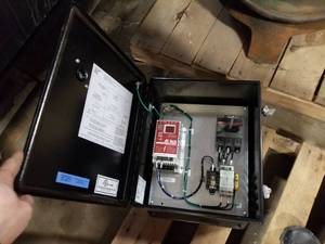 lot 428 image: Roberts-Gordon UltraVac Variable Frequency Drive VFD75230