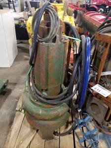 lot 430 image: Pump with Hoses