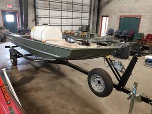 lot 4 image: 2013 Alumacraft 1648 MV Jon Boat, 2013 Yamaha 9.9 Four Stroke Outboard Motor, 2013 Shorelandr Trailer