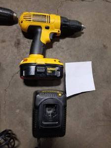 lot 398 image: DeWalt 18V Cordless DrillDriver  12 DC759