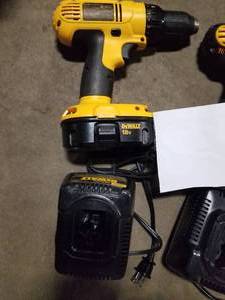 lot 401 image: DeWalt 18V Cordless Drill Driver  12 DC759  with Battery, Charger