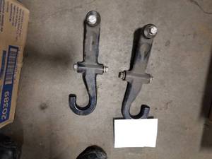 lot 433 image: Lot of (2) Metal Hooks