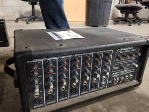 lot 421 image: Peavey 32 Bit Digital Reverb MP600 Amplifier 200W 200M