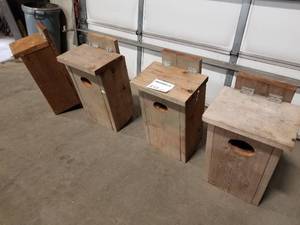 lot 458 image: Lot of (4) Wood Bird Houses 16Wx13Dx30H