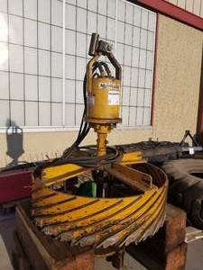 lot 6 image: 1990 McMillen Hydraulic Manhole Casting Extractor by PECO