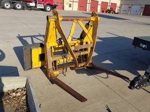 lot 12 image: Aitkin Loader Grappler Attachment JD4010 84Lx14W