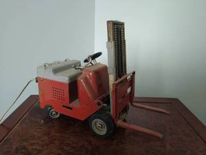 lot 154 image: Metal Salesman Sample Crosby Forklift Forklift
