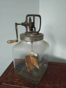lot 156 image: Antique 8 Quart Butter Turner