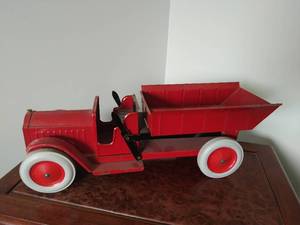 lot 157 image: Structo Red Metal Dump truck