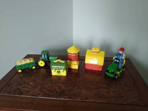 lot 160 image: Collection Of John Deere Themed Salt And Pepper Shakers