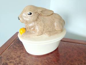 lot 168 image: 1978 Byron Molds Rabbit Cookie Jar