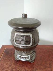 lot 169 image: Ceramic Stove Cookie Jar