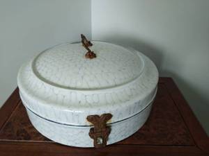 lot 171 image: Enameled Vintage Bread Box Bin