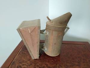 lot 176 image: Vintage Woodman Bee Smoker