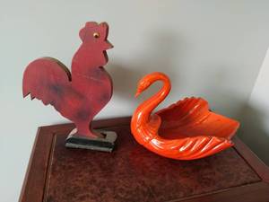 lot 193 image: Cal Style Swan And Wood Rooster