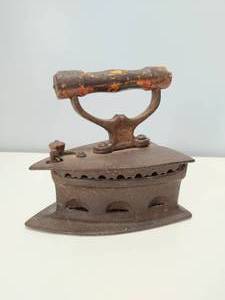 lot 263 image: Vintage Coal Iron