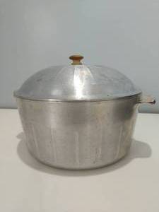 lot 270 image: Vintage Aluminum Cooking Pot