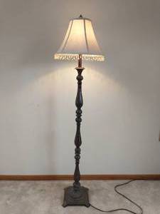 lot 100 image: Floor Lamp