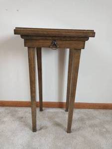 lot 101 image: Wood End Table
