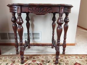lot 103 image: Console Table