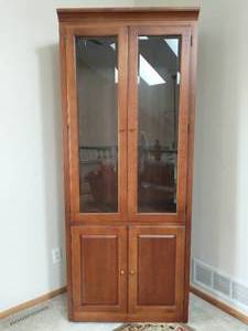 lot 109 image: Lighted China Cabinet