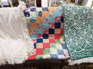 lot 122 image: Three Quilts