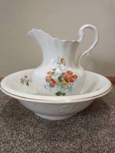 lot 128 image: Vintage Goodwins Pitcher and Wash Bowl Set