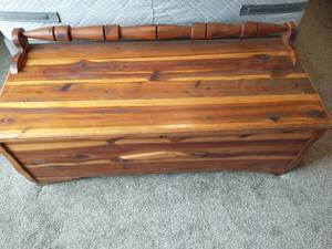 lot 203 image: Cedar Lined Chest Bench