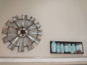 lot 216 image: Farmhouse Wall Dcor