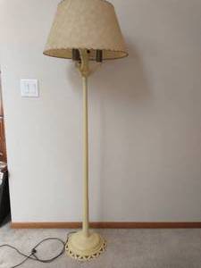 lot 220 image: Vintage Floor Lamp