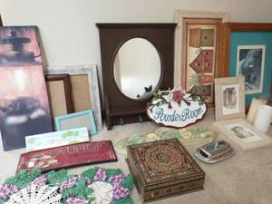 lot 223 image: Home Dcor Lot
