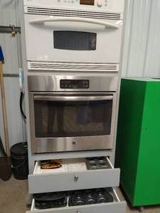 lot 24 image: Kitchen Cabinet with Two Ovens