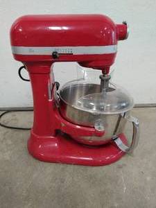 lot 25 image: Kitchen Aid Professional 600 Mixer
