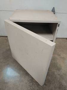 lot 26 image: Metal Cabinet