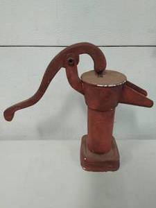 lot 27 image: Water Pump Dcor