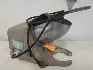 lot 30 image: Ice Shaver